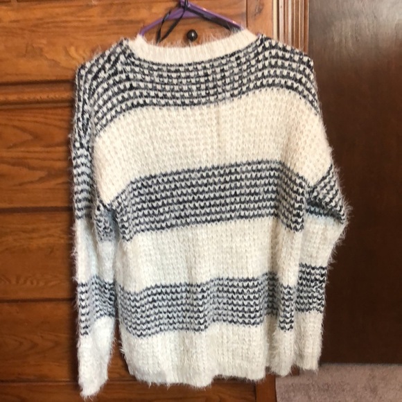 Sweater - Picture 4 of 5
